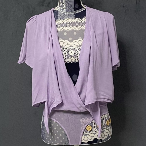 Revolve ASTR The Label Cory Bodysuit Lavender Flutter Sleeve V-neck Womens S Top - Picture 6 of 9